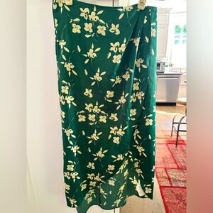 Women’s Urban Outfitters skirt with front slit.